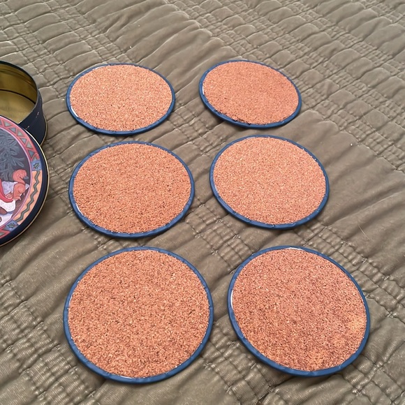 Christmas Coaster Set of 6 in Storage Tin - Picture 3 of 7